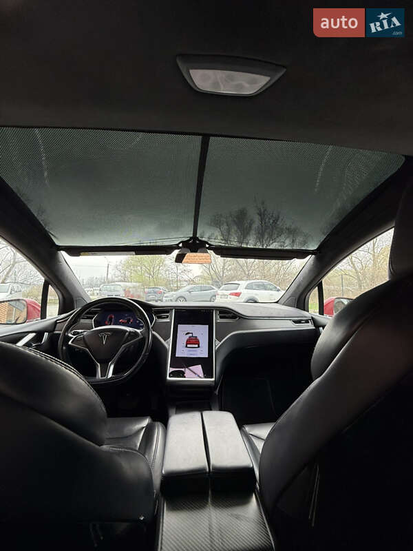 Позашляховик / Кросовер Tesla Model X 2016 в Чернівцях