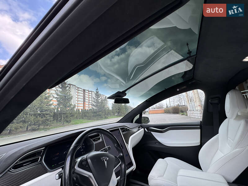 Позашляховик / Кросовер Tesla Model X 2017 в Тернополі