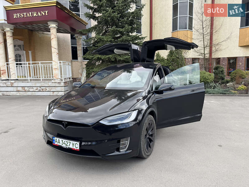 Позашляховик / Кросовер Tesla Model X 2017 в Тернополі