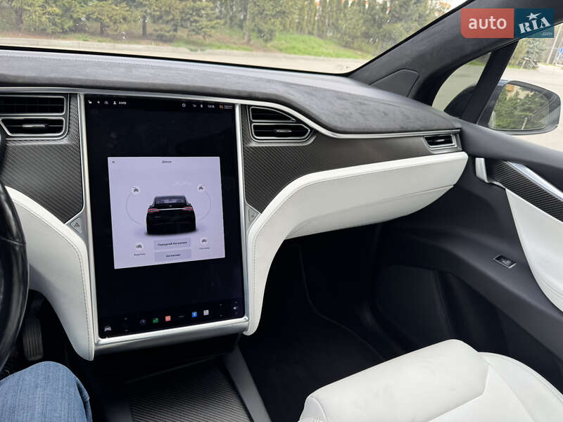 Позашляховик / Кросовер Tesla Model X 2017 в Тернополі