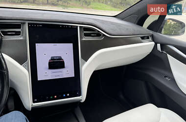 Позашляховик / Кросовер Tesla Model X 2017 в 