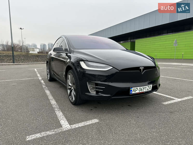 Позашляховик / Кросовер Tesla Model X 2015 в Києві