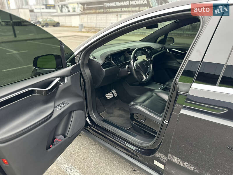Позашляховик / Кросовер Tesla Model X 2015 в Києві