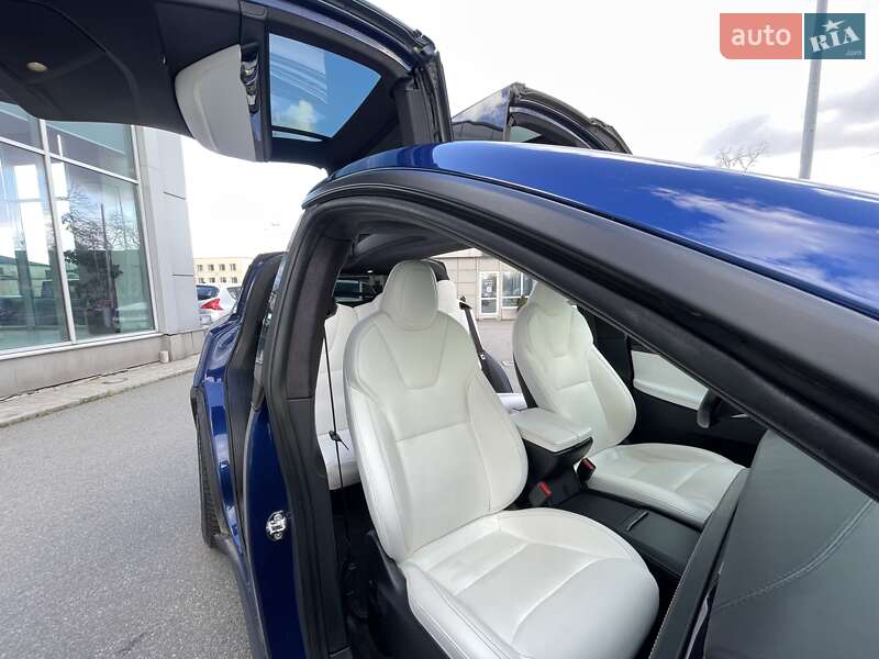 Внедорожник / Кроссовер Tesla Model X 2019 в Киеве