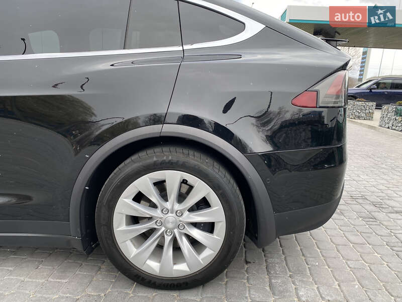 Позашляховик / Кросовер Tesla Model X 2017 в Києві