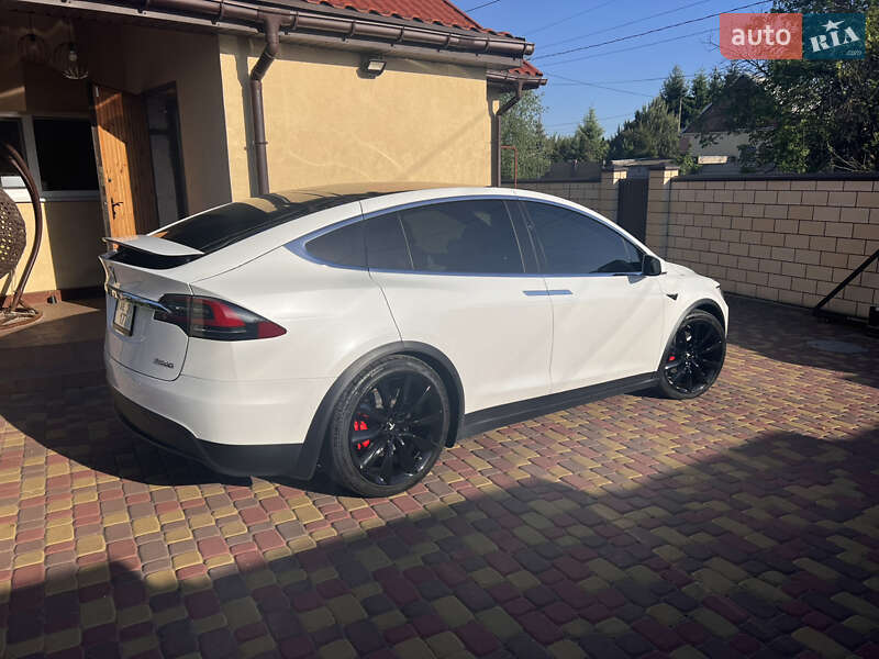 Внедорожник / Кроссовер Tesla Model X 2017 в 