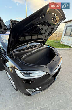 Позашляховик / Кросовер Tesla Model X 2019 в 