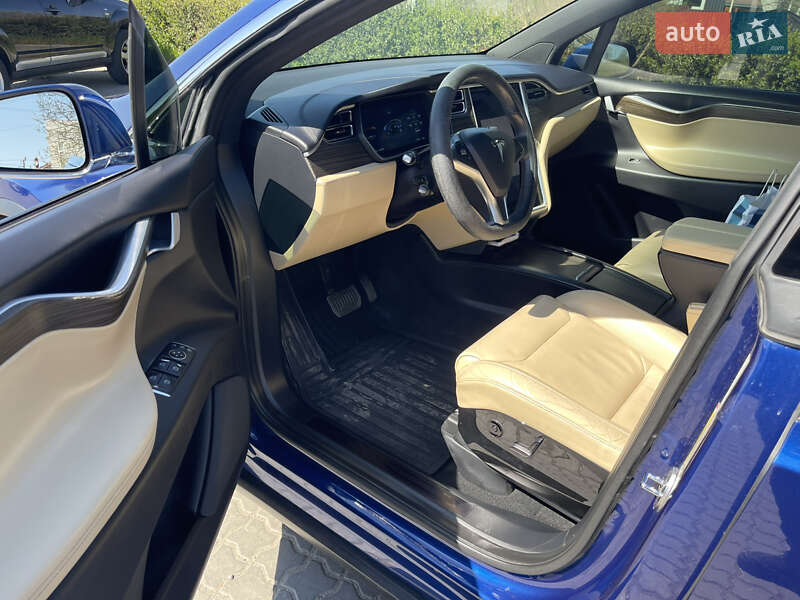 Позашляховик / Кросовер Tesla Model X 2016 в Чорноморську