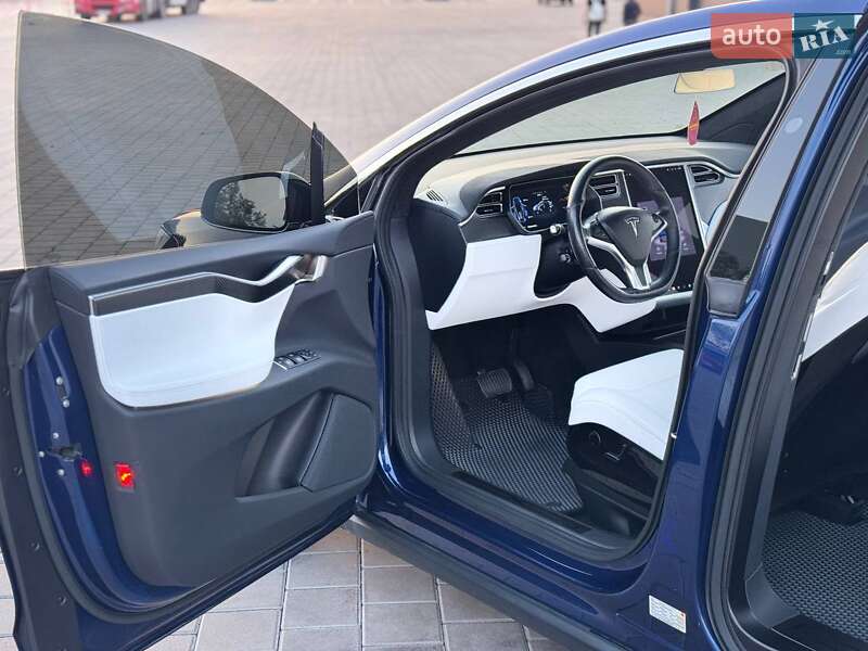 Позашляховик / Кросовер Tesla Model X 2017 в Черкасах