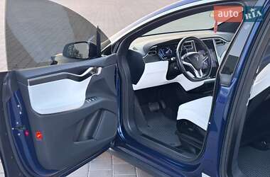 Позашляховик / Кросовер Tesla Model X 2017 в 