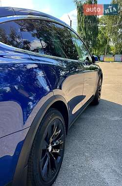 Позашляховик / Кросовер Tesla Model X 2016 в 