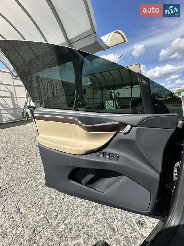 Позашляховик / Кросовер Tesla Model X 2017 в Києві