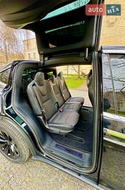 Позашляховик / Кросовер Tesla Model X 2019 в 