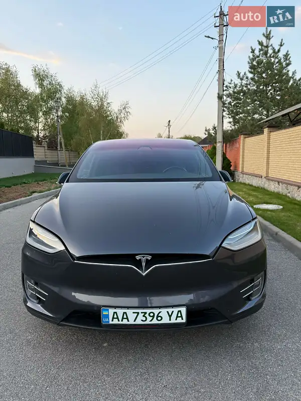 Tesla Model X 2020