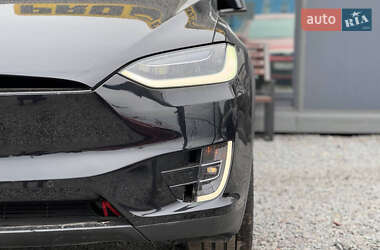 Позашляховик / Кросовер Tesla Model X 2017 в 