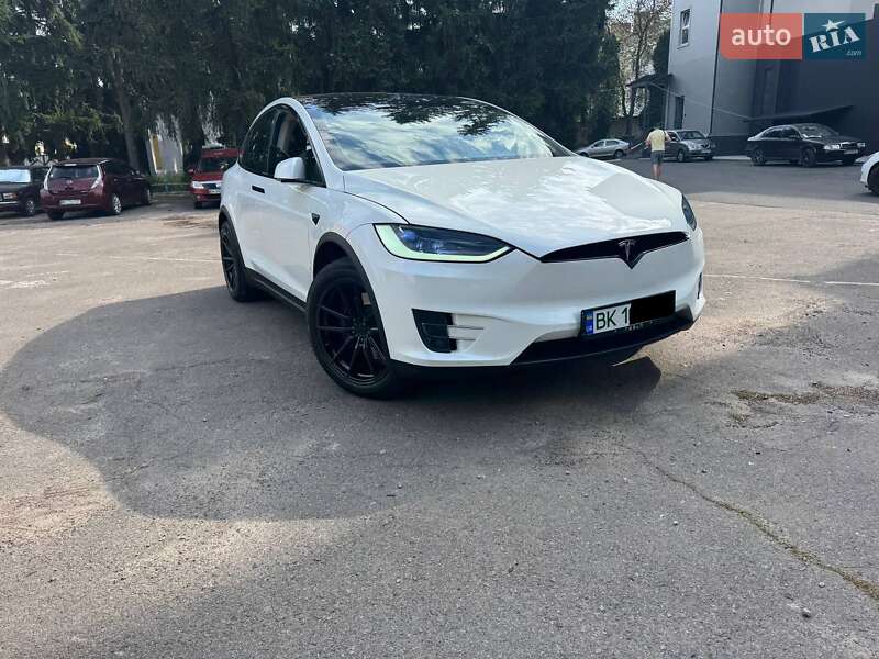 Внедорожник / Кроссовер Tesla Model X 2018 в 