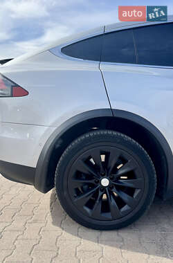 Позашляховик / Кросовер Tesla Model X 2016 в 