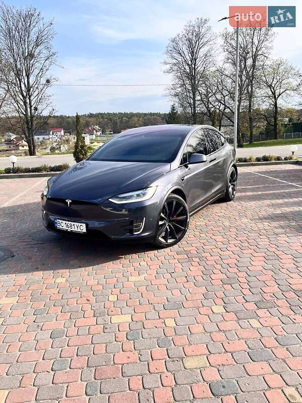 Позашляховик / Кросовер Tesla Model X 2016 в Новояворівську