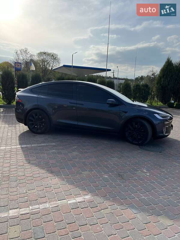 Позашляховик / Кросовер Tesla Model X 2016 в Новояворівську