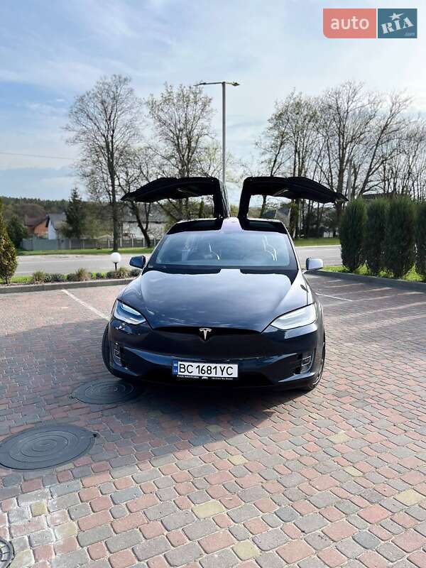 Позашляховик / Кросовер Tesla Model X 2016 в Новояворівську