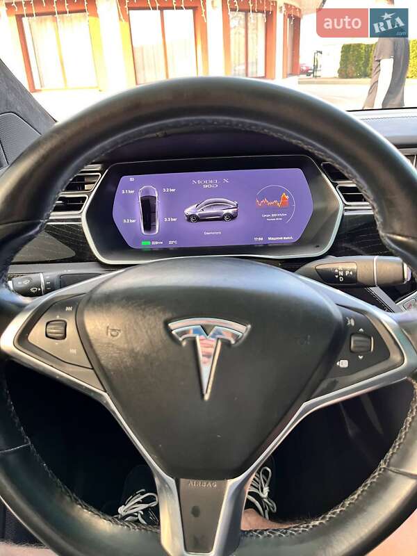 Позашляховик / Кросовер Tesla Model X 2016 в Новояворівську