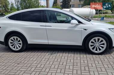Позашляховик / Кросовер Tesla Model X 2018 в 