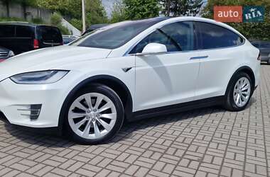 Позашляховик / Кросовер Tesla Model X 2018 в 