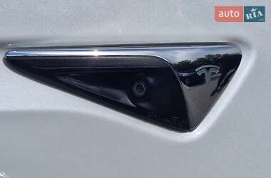 Позашляховик / Кросовер Tesla Model X 2018 в 