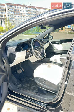 Позашляховик / Кросовер Tesla Model X 2018 в 