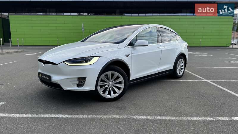 Tesla Model X 2019