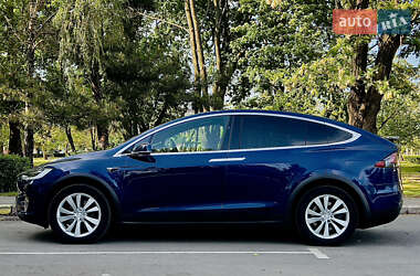 Позашляховик / Кросовер Tesla Model X 2017 в 