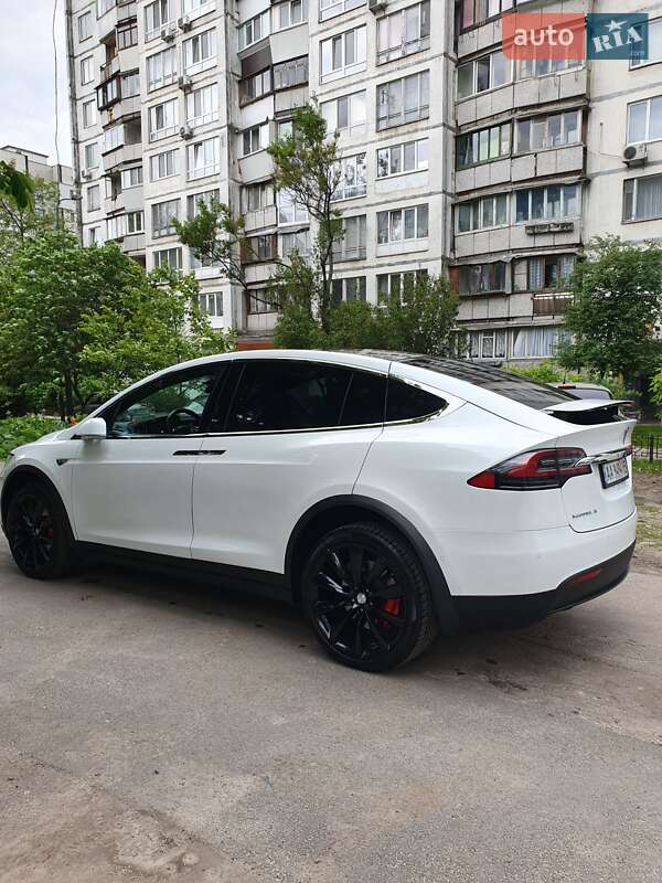 Позашляховик / Кросовер Tesla Model X 2016 в Києві