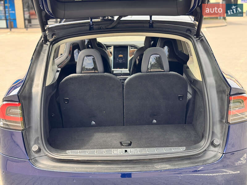 Позашляховик / Кросовер Tesla Model X 2016 в Хмельницькому