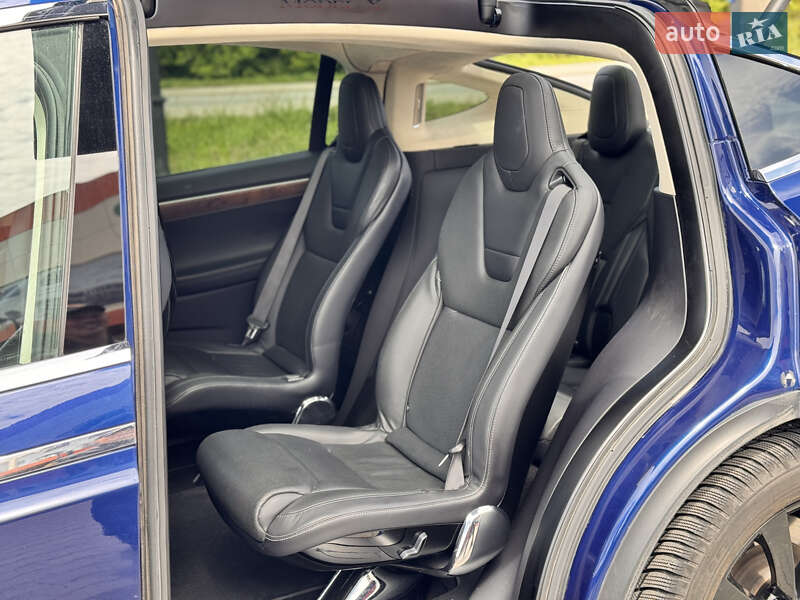 Позашляховик / Кросовер Tesla Model X 2016 в Хмельницькому