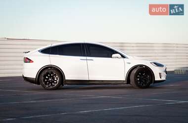 Позашляховик / Кросовер Tesla Model X 2016 в 
