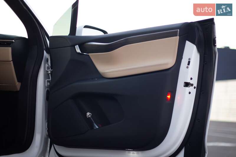Внедорожник / Кроссовер Tesla Model X 2016 в Львове