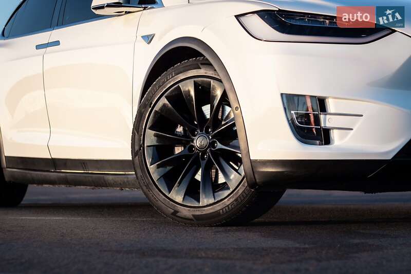 Внедорожник / Кроссовер Tesla Model X 2016 в Львове