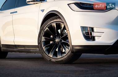 Позашляховик / Кросовер Tesla Model X 2016 в 