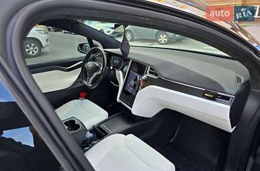 Позашляховик / Кросовер Tesla Model X 2017 в 