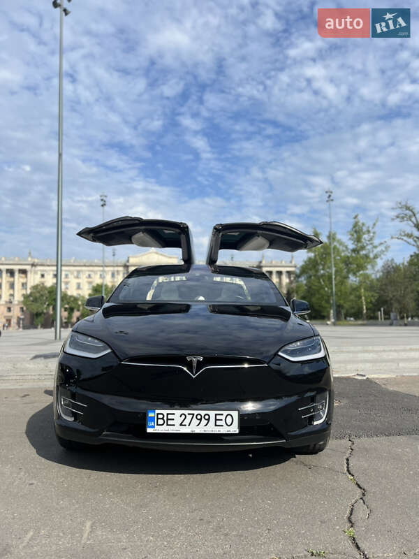 Позашляховик / Кросовер Tesla Model X 2018 в Миколаєві