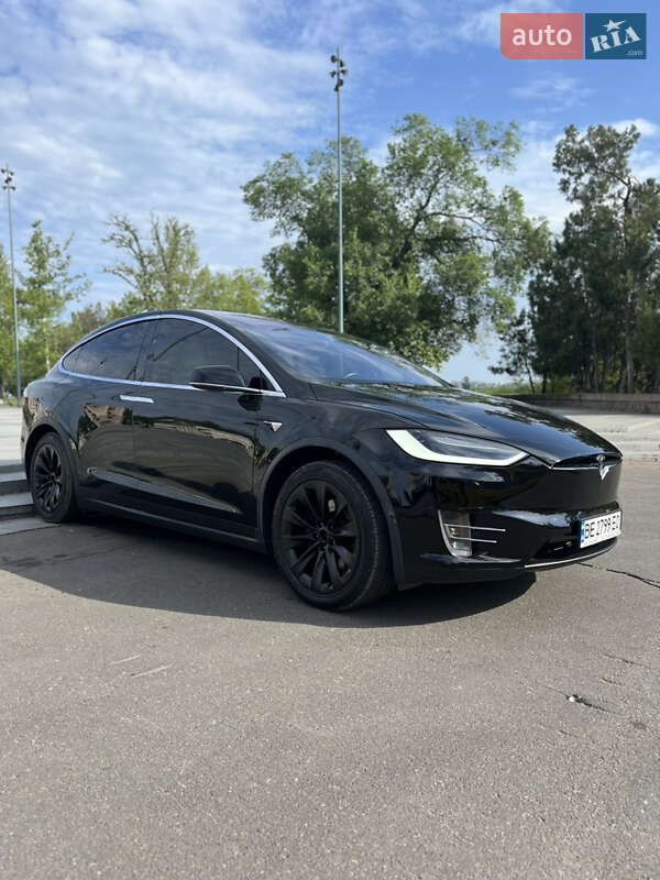 Позашляховик / Кросовер Tesla Model X 2018 в Миколаєві