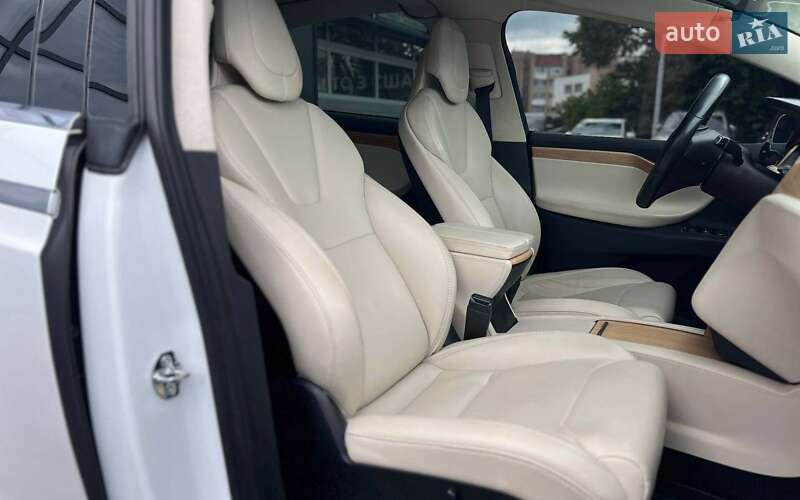 Позашляховик / Кросовер Tesla Model X 2018 в Івано-Франківську