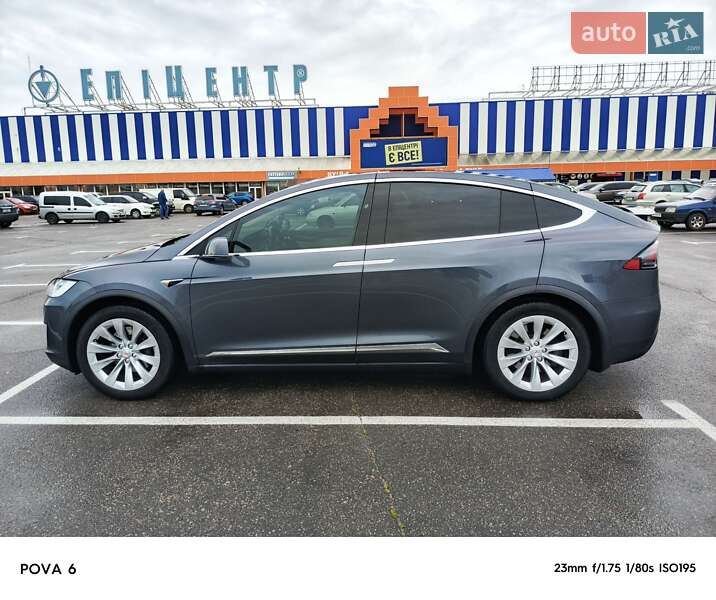 Tesla Model X 2018