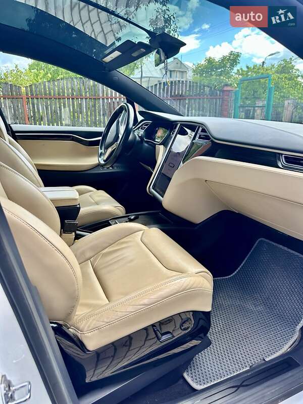 Внедорожник / Кроссовер Tesla Model X 2016 в Городке