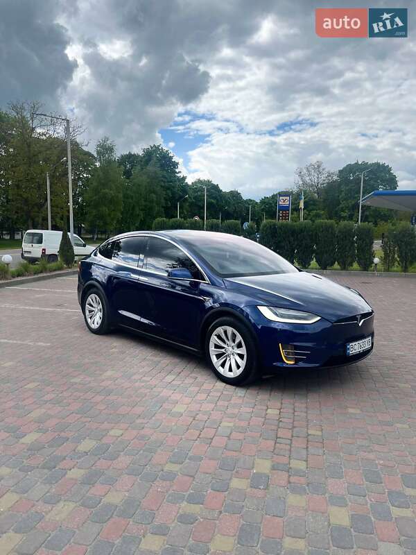 Внедорожник / Кроссовер Tesla Model X 2018 в Новояворовске