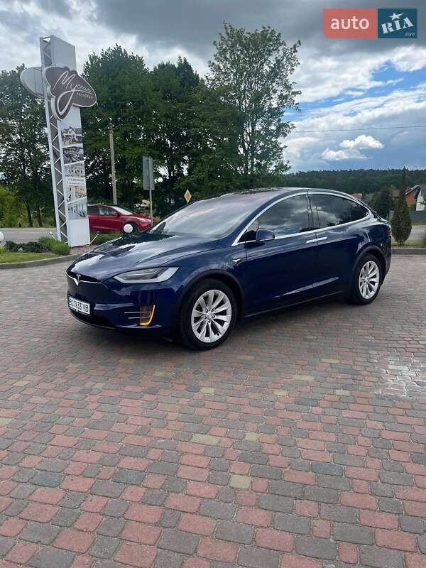 Внедорожник / Кроссовер Tesla Model X 2018 в Новояворовске