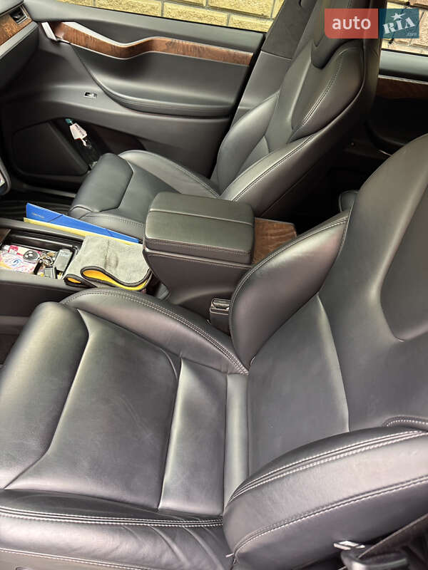 Внедорожник / Кроссовер Tesla Model X 2019 в 