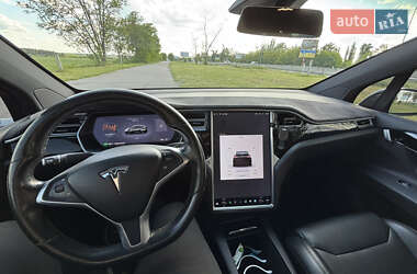 Позашляховик / Кросовер Tesla Model X 2017 в 