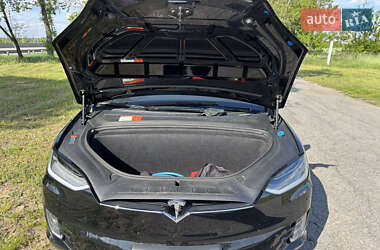 Позашляховик / Кросовер Tesla Model X 2017 в 