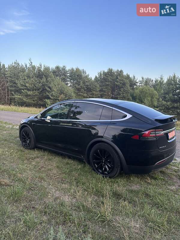 Позашляховик / Кросовер Tesla Model X 2017 в Золочеві